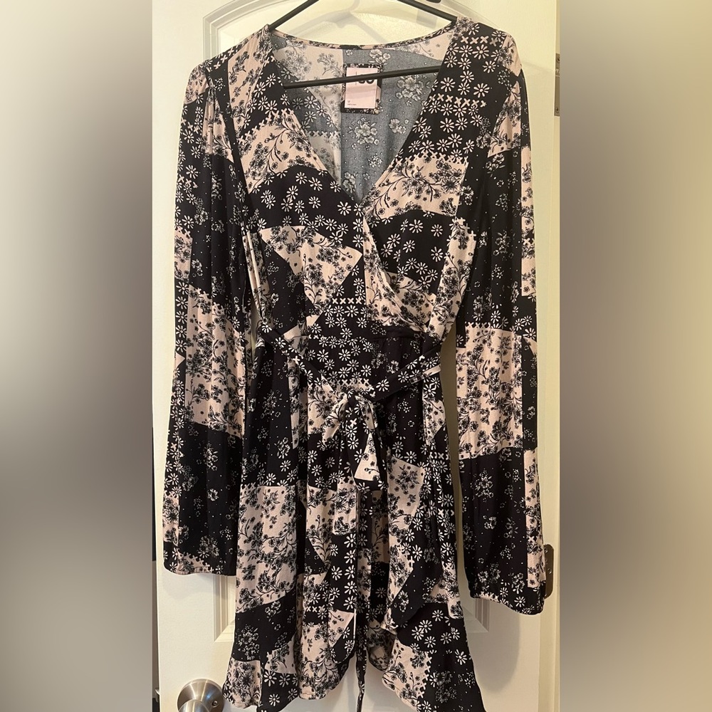 SO Goods for Life Black/Cream Dress size Medium